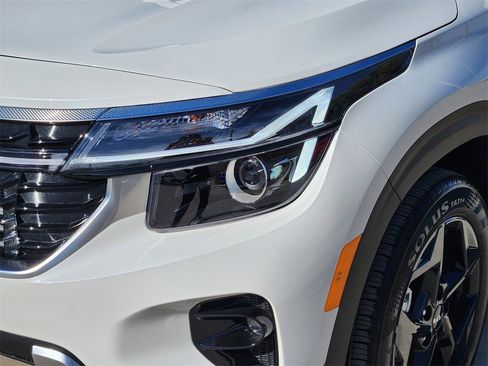 Certified 2026 Kia Seltos EX image 8