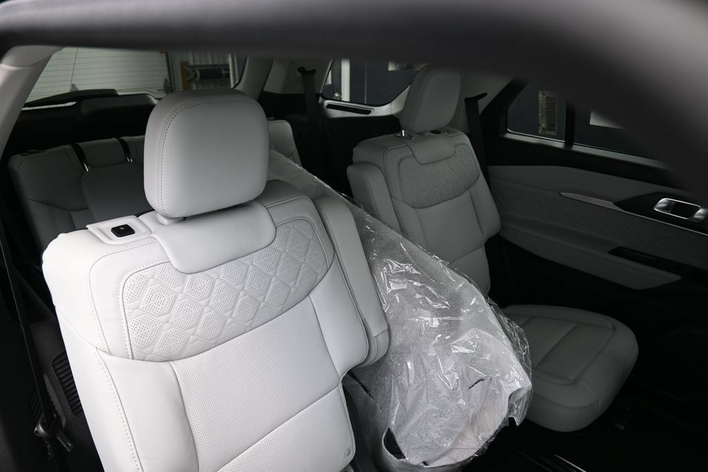 New 2026 Ford Explorer Platinum w/ LUX Leather Package AWD/4WD image 10