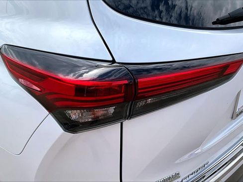 Used 2022 Toyota Highlander Platinum AWD/4WD image 29