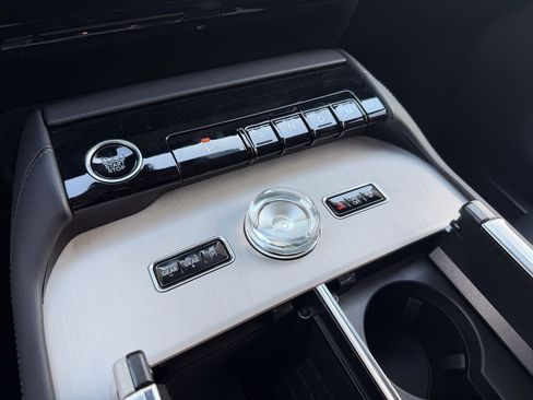 New 2026 Lincoln Navigator L Premier AWD/4WD image 36
