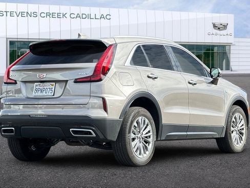 Used 2024 Cadillac XT4 Premium Luxury image 3