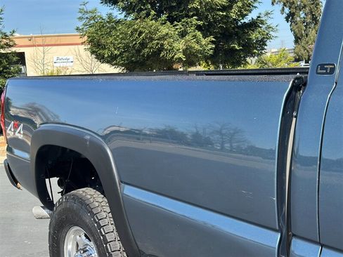 Used 2006 Chevrolet Silverado 3500 LT w/ Skid Plate Package AWD/4WD image 44