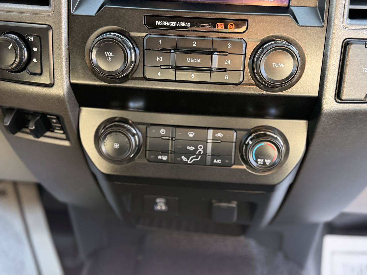 Used 2022 Ford F250 XL w/ Power Equipment Group AWD/4WD image 19