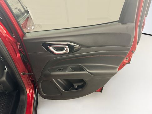 Used 2025 Jeep Compass Trailhawk image 30