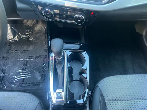 Used 2025 Chevrolet Trax LT image 39