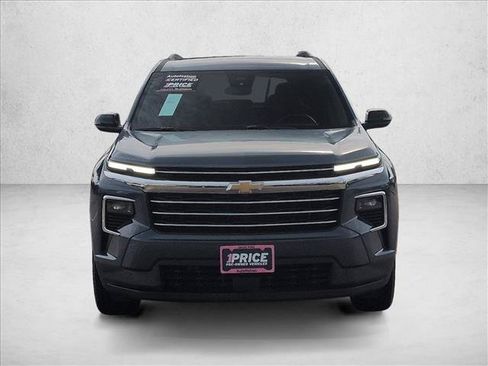 Used 2026 Chevrolet Traverse LT FWD image 2