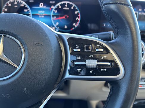 Used 2023 Mercedes-Benz GLB 250 image 20