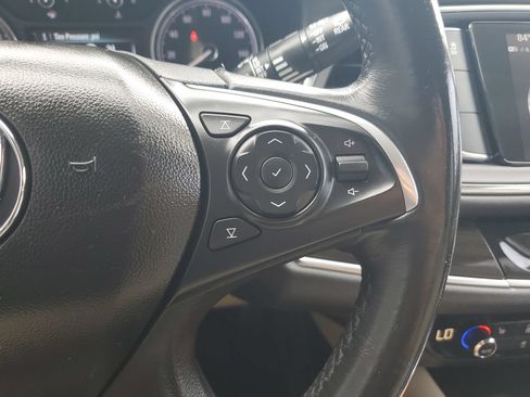 Used 2018 Buick Enclave Essence FWD image 22