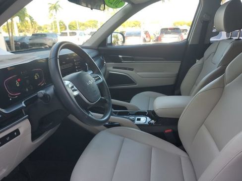 Certified 2025 Kia Telluride S FWD image 18