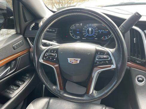 Certified 2020 Cadillac Escalade Luxury w/ Escalade Sport Edition image 40