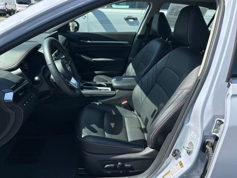 Used 2024 Nissan Altima 2.0 SR image 11