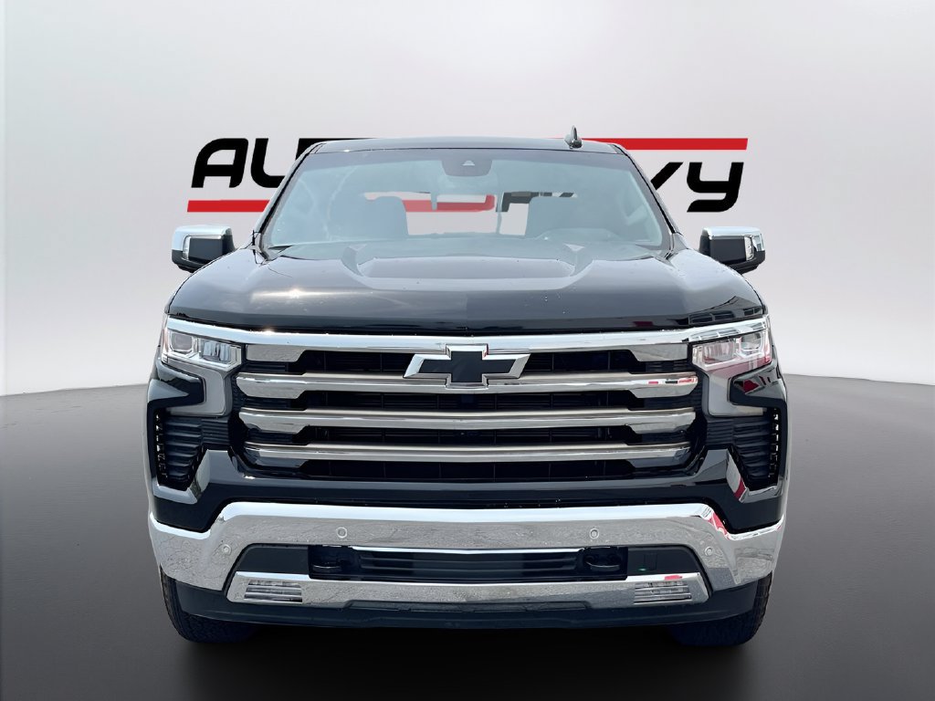 Used 2026 Chevrolet Silverado 1500 LTZ AWD/4WD image 2
