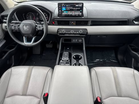 Used 2024 Honda Pilot Touring image 13