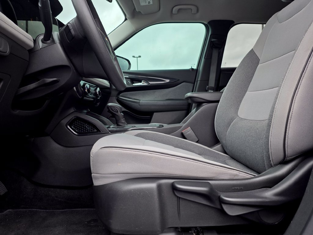 Used 2024 Chevrolet TrailBlazer LT w/ Driver Confidence Package FWD image 11