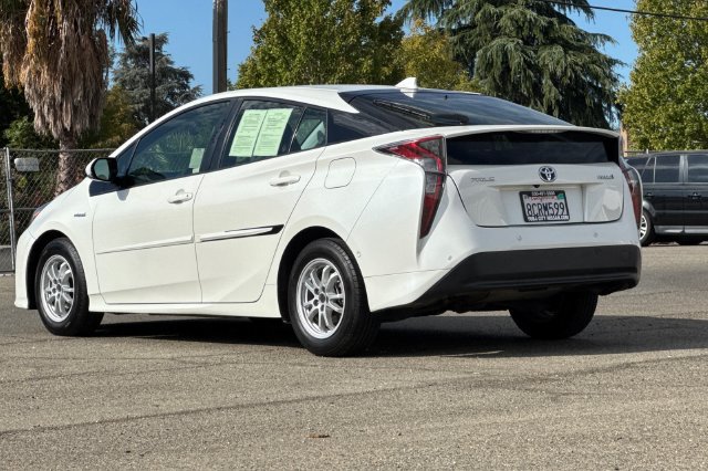 Used 2018 Toyota Prius Three FWD image 6