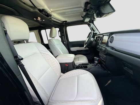 Used 2023 Jeep Wrangler Unlimited Sahara AWD/4WD image 33