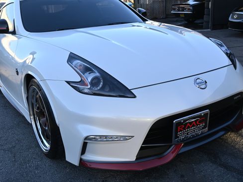 Used 2015 Nissan 370Z NISMO image 12