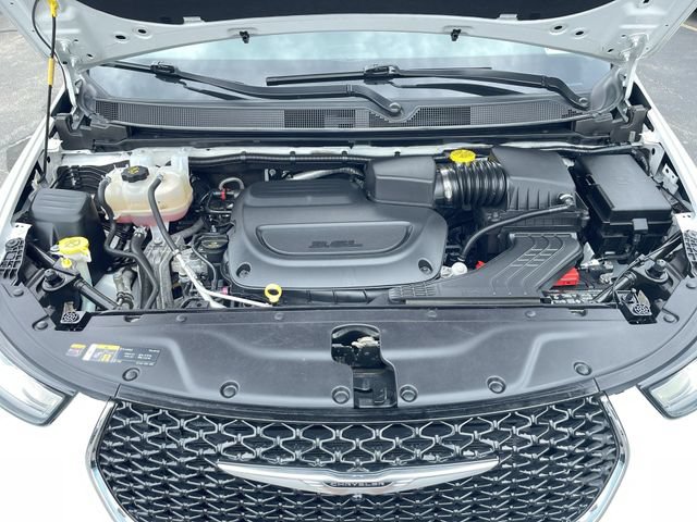 Used 2024 Chrysler Pacifica Touring-L FWD image 28