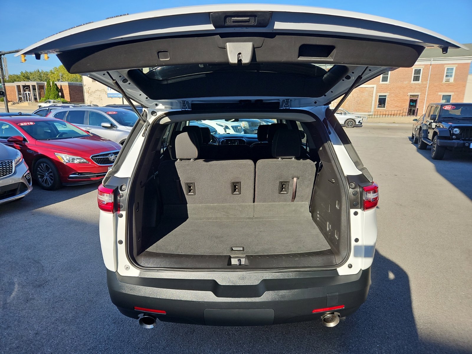 Used 2018 Chevrolet Traverse LS AWD/4WD image 18