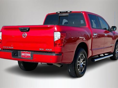 Used 2021 Nissan Titan SV image 5