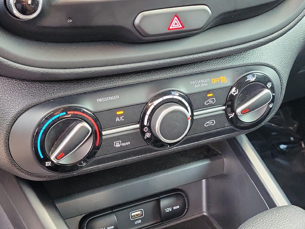 Used 2025 Kia Soul LX w/ LX Technology Package FWD image 22