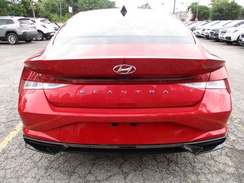 Used 2021 Hyundai Elantra SEL w/ Convenience + Premium Package FWD image 17