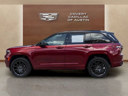 Used 2025 Jeep Grand Cherokee Summit AWD/4WD image 2