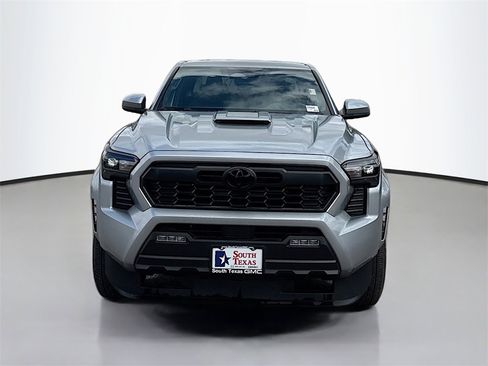 Used 2025 Toyota Tacoma TRD Sport image 2