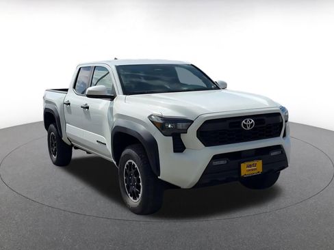 Used 2025 Toyota Tacoma TRD Off-Road AWD/4WD image 3