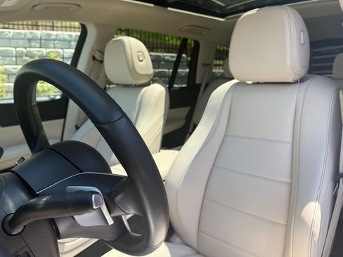 Used 2024 Mercedes-Benz GLS 450 4MATIC image 18