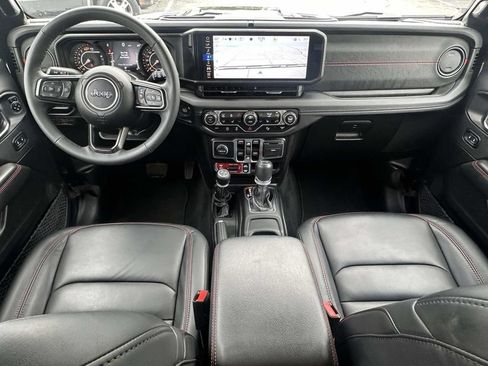 Used 2025 Jeep Wrangler Unlimited Rubicon AWD/4WD image 13
