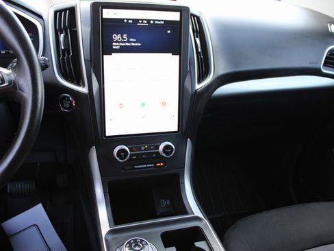 Used 2021 Ford Edge SE image 21