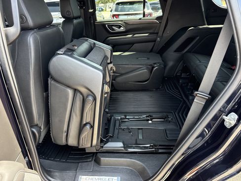 Used 2022 Chevrolet Tahoe LT w/ LT Signature Package RWD image 15