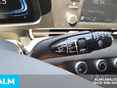 Used 2025 Hyundai Elantra SE FWD image 12