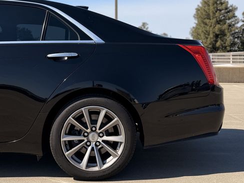 Used 2018 Cadillac CTS Luxury RWD image 9