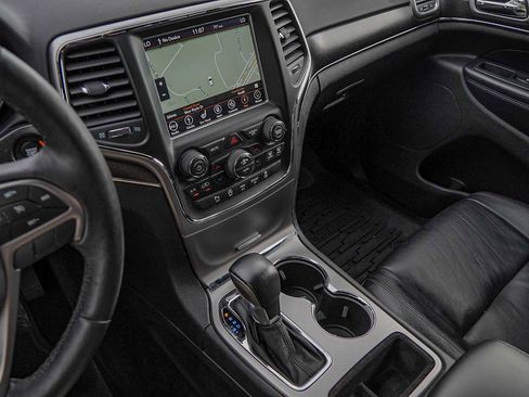 Used 2018 Jeep Grand Cherokee Limited image 18
