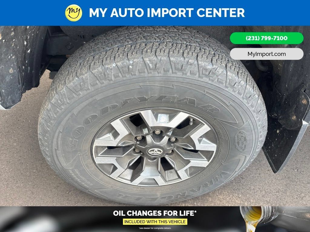Used 2018 Toyota Tacoma TRD Off-Road AWD/4WD image 6