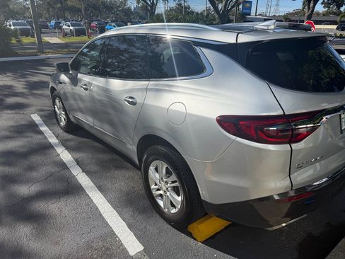 Used 2020 Buick Enclave Essence image 11