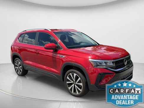 Used 2023 Volkswagen Taos SE w/ Panoramic Sunroof Package FWD image 3