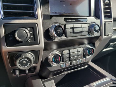 Used 2019 Ford F150 Platinum w/ Equipment Group 701A Luxury AWD/4WD image 26