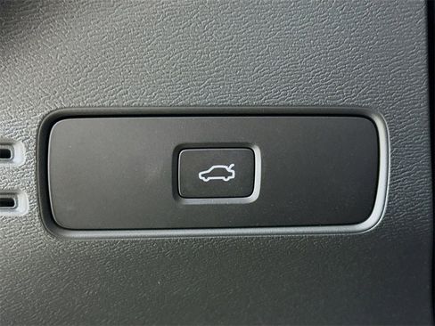 Certified 2024 Volvo XC40 Recharge Plus w/ Protection Package Premier image 10