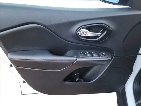 Used 2022 Jeep Cherokee Trailhawk image 18