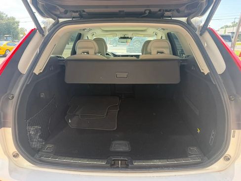 Used 2019 Volvo XC60 T5 Momentum w/ Premium Package FWD image 7