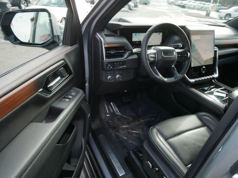 Used 2025 GMC Yukon Denali image 9