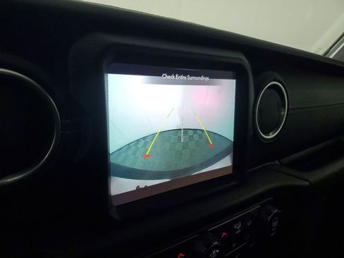 Used 2020 Jeep Wrangler Unlimited Sahara image 26