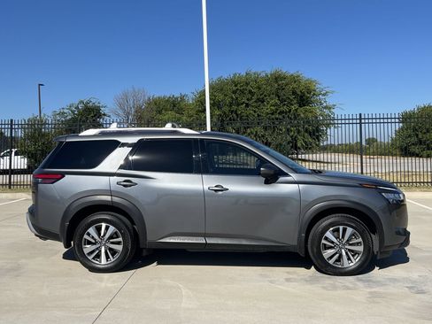 Used 2022 Nissan Pathfinder SL w/ Cargo Package FWD image 3