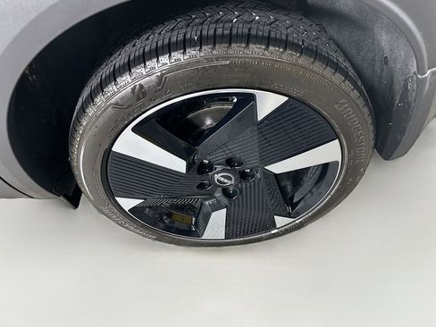 Used 2025 Nissan Kicks SR image 11