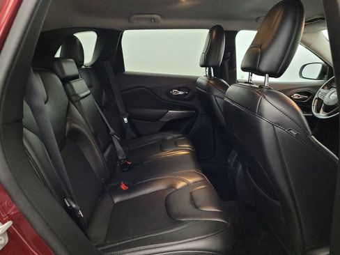 Used 2019 Jeep Cherokee Latitude Plus w/ Cold Weather Group FWD image 19