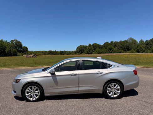 Used 2018 Chevrolet Impala LT w/ LT Convenience Package FWD image 2