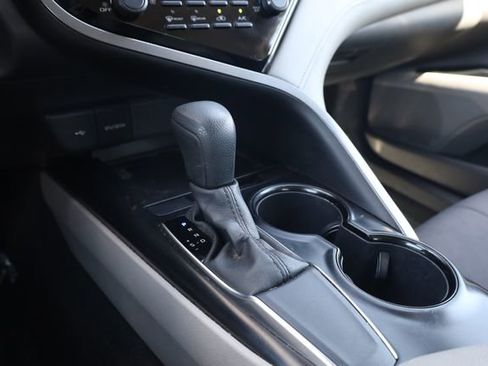 Used 2020 Toyota Camry LE FWD image 20